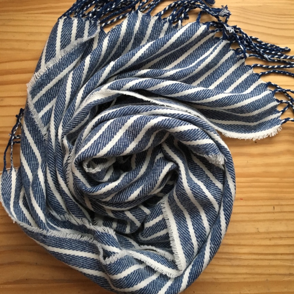 Banana republic blue striped scarf